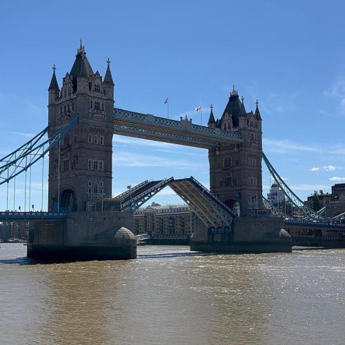 Tower Bridge offen